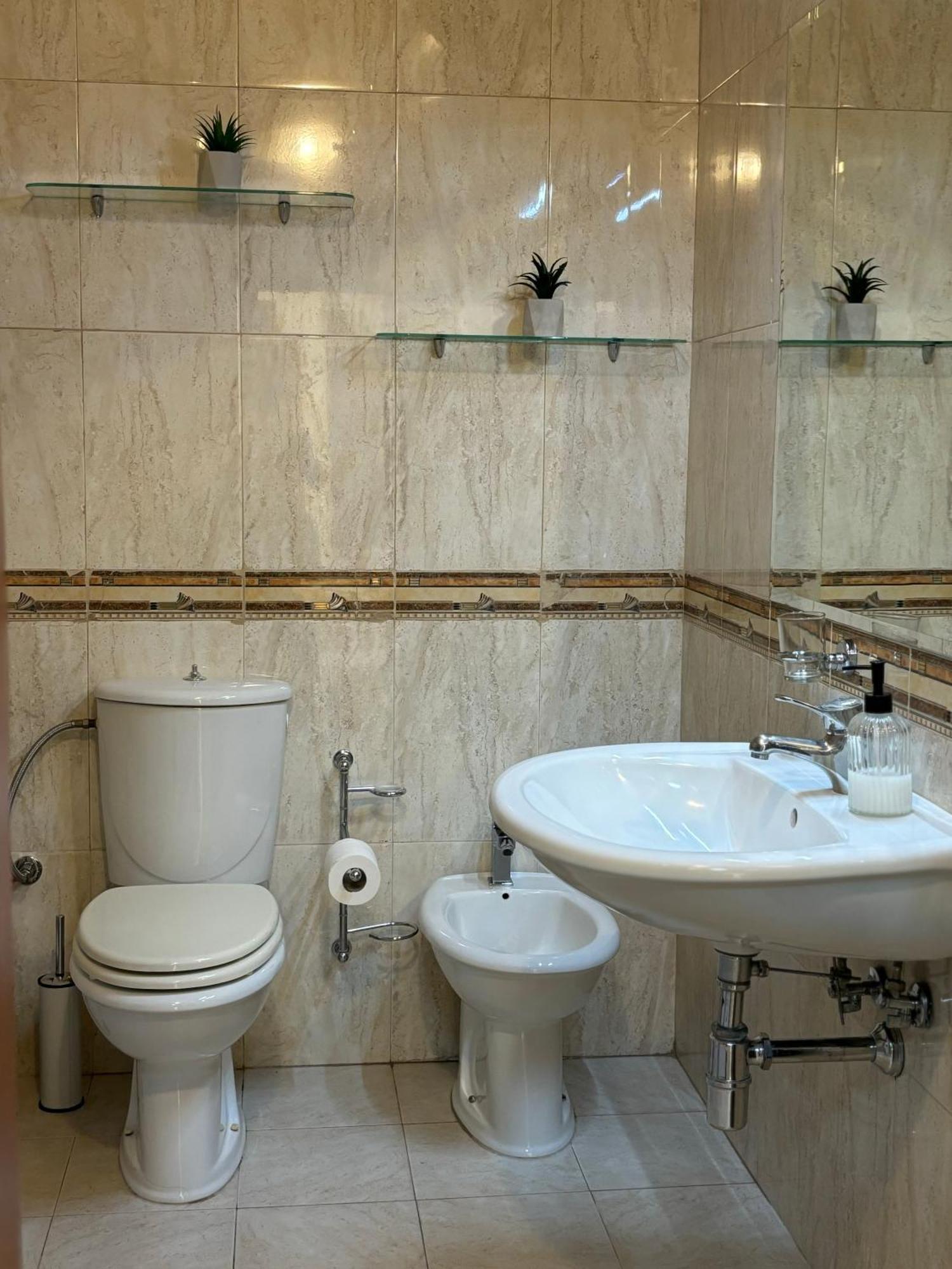 Tam 2Bdr Center Taiwan Apartment Tirana Esterno foto